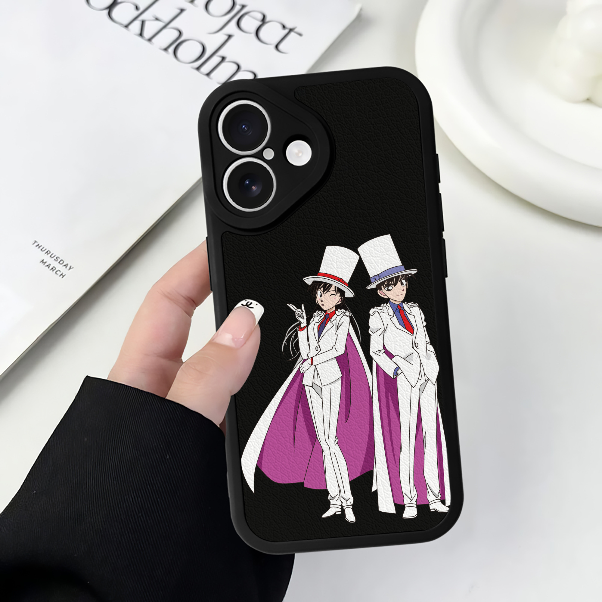（画像用） 名探偵コナン くろば かいと Detective Conan Kuroba Kaito 【iPhone 16シリーズ対応】シリコンスマホケース（レザー調） 材質：シリコン